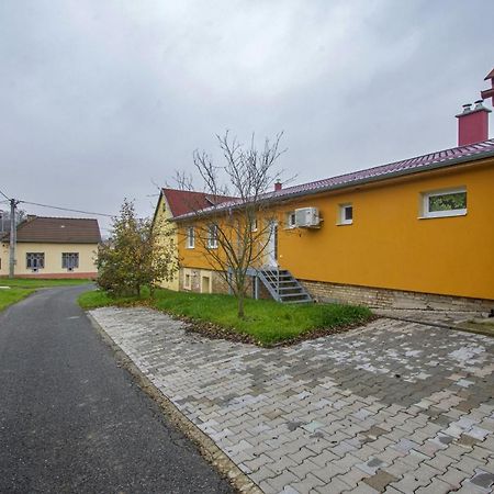 Velky Apartman Zlamanka Кромержиж Екстер'єр фото