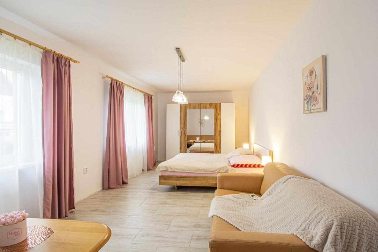 Velky Apartman Zlamanka Кромержиж Екстер'єр фото