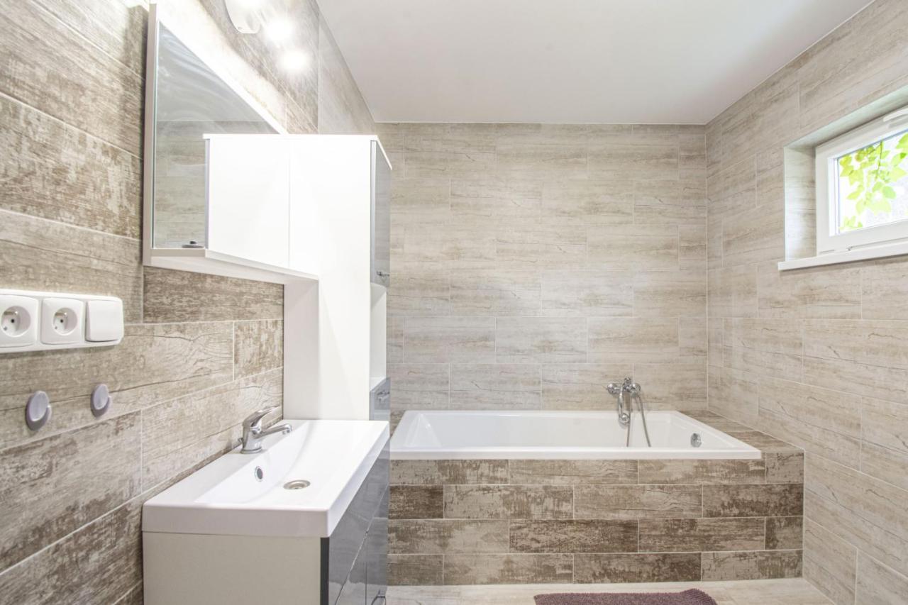 Velky Apartman Zlamanka Кромержиж Екстер'єр фото
