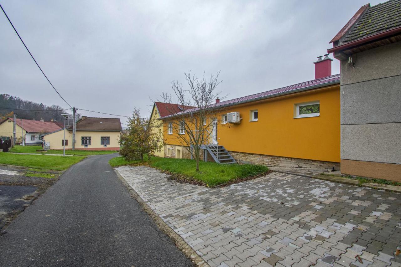 Velky Apartman Zlamanka Кромержиж Екстер'єр фото