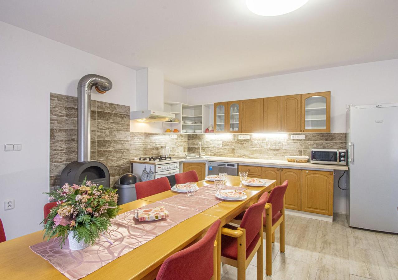Velky Apartman Zlamanka Кромержиж Екстер'єр фото