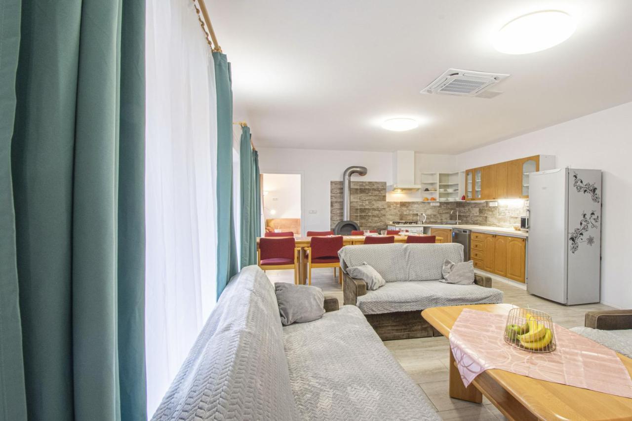 Velky Apartman Zlamanka Кромержиж Екстер'єр фото
